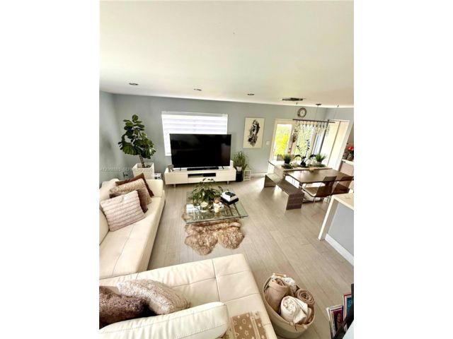  3 BR,  2.50 BTH &nbsp;Townhouse style home in Medley