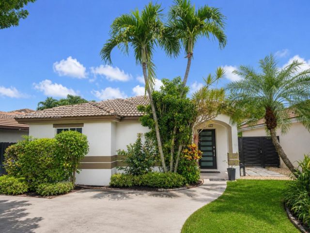  3 BR,  2.00 BTH &nbsp;Traditional style home in Miami