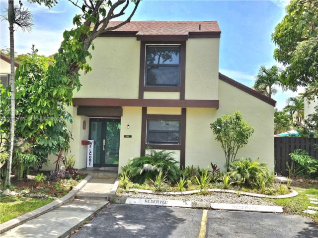  3 BR,  2.00 BTH &nbsp; style home in Miami
