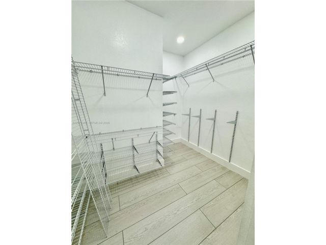 [PHOTO]