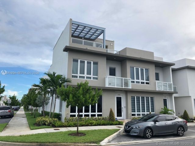  3 BR,  2.55 BTH &nbsp;Townhouse style home in Medley