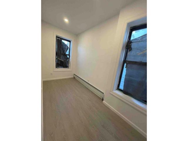  2 BR,  1.00 BTH &nbsp;Multi-family style home in Bay Ridge