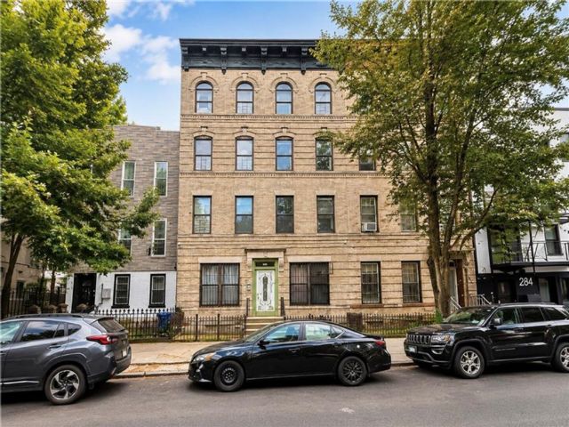 Studio,  4.00 BTH &nbsp;Multi-family style home in Bedford Stuyvesant