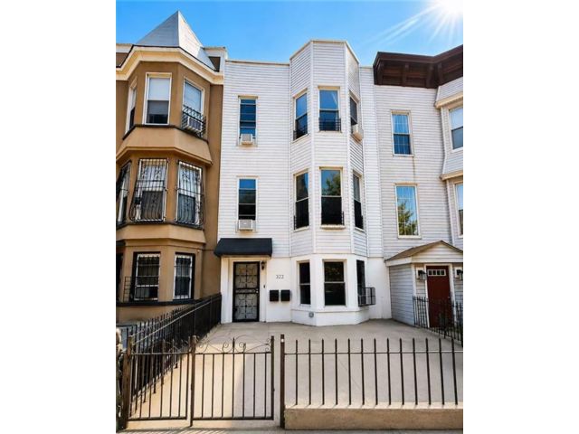  5 BR,  0.00 BTH &nbsp;Multi-family style home in Sunset Park