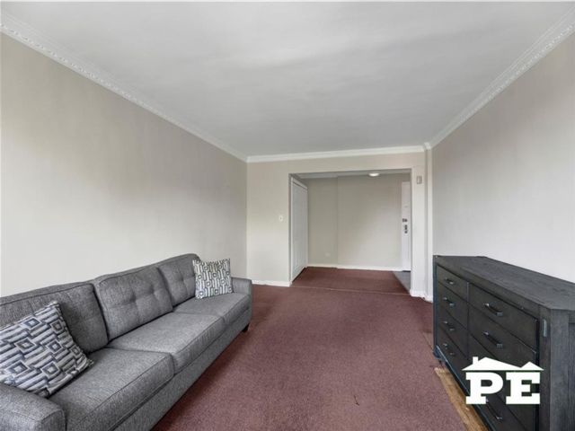  1 BR,  1.00 BTH &nbsp;Co-op style home in Marine Park
