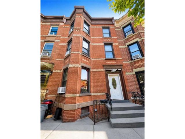 Studio,  3.00 BTH &nbsp;Multi-family style home in Sunset Park