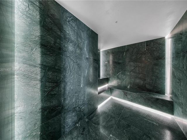[PHOTO]