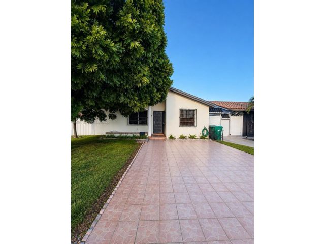  3 BR,  2.00 BTH &nbsp; style home in Miami