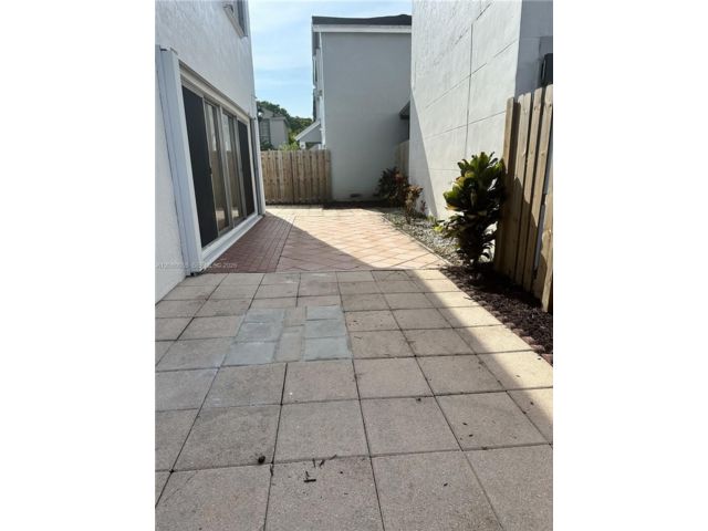  3 BR,  3.00 BTH &nbsp; style home in Miami