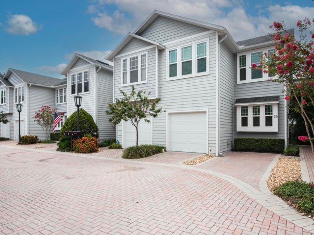  3 BR,  2.50 BTH &nbsp;Townhouse style home in Tampa