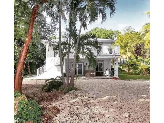  2 BR,  2.00 BTH &nbsp;Duplex style home in Key Largo