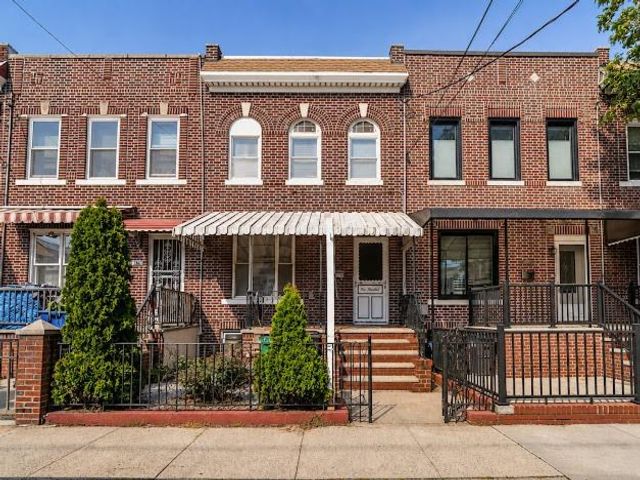  4 BR,  2.00 BTH &nbsp;Single family style home in Dyker Heights