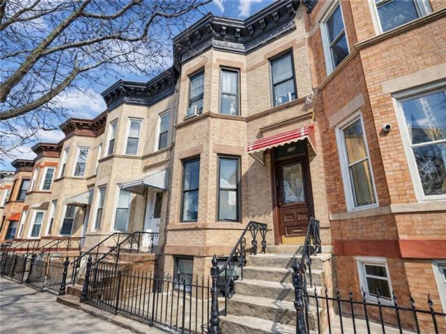  7 BR,  0.00 BTH &nbsp;Multi-family style home in Bay Ridge