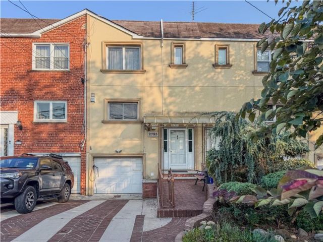  3 BR,  4.00 BTH &nbsp;Single family style home in Mill Basin