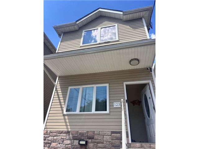  3 BR,  3.50 BTH &nbsp;Single family style home in St. George