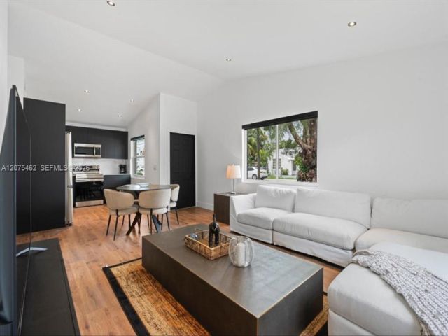  3 BR,  2.00 BTH &nbsp; style home in Hallandale Beach