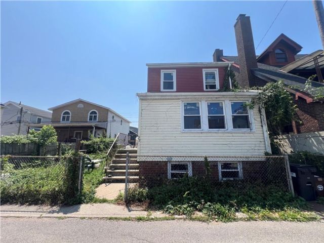  3 BR,  2.00 BTH &nbsp;Single family style home in Gerritsen Beach