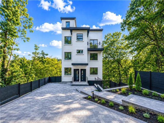  4 BR,  6.00 BTH &nbsp;Multi-family style home in Ward Hill