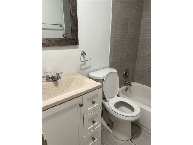 [PHOTO]
