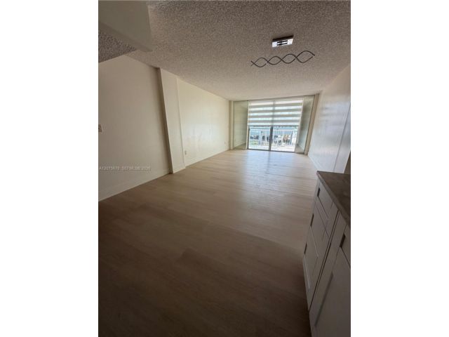 [PHOTO]