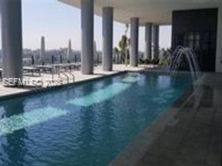 [PHOTO]