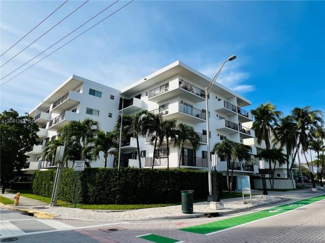  2 BR,  2.00 BTH &nbsp; style home in Carl Fisher