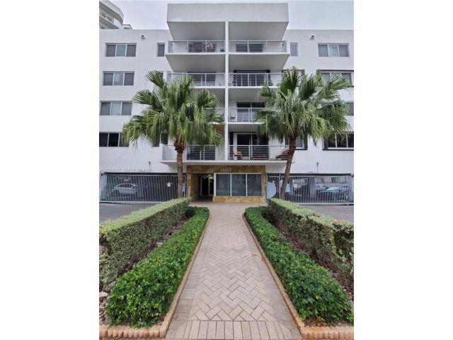  1 BR,  1.50 BTH &nbsp; style home in Carl Fisher