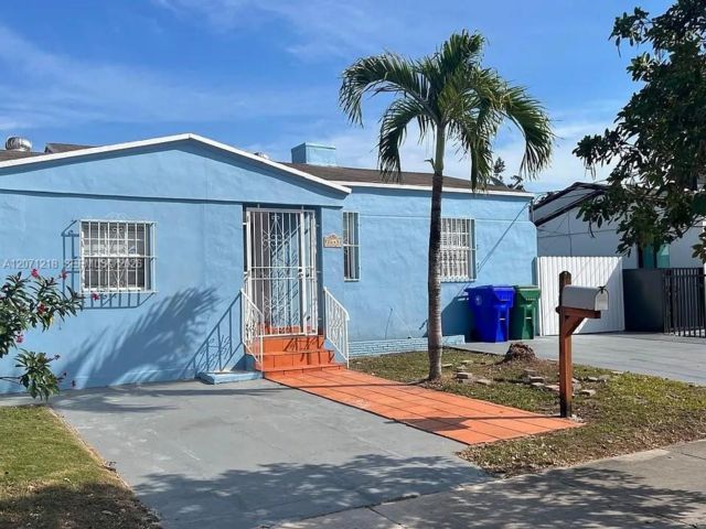  3 BR,  2.00 BTH &nbsp; style home in Miami