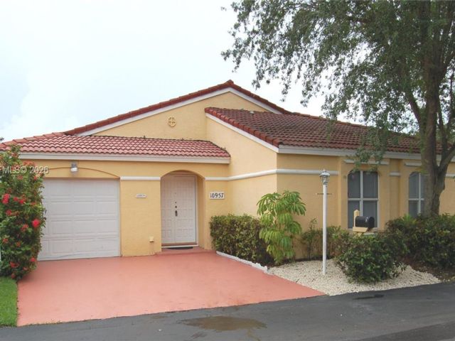  3 BR,  2.00 BTH &nbsp;Traditional style home in Miami