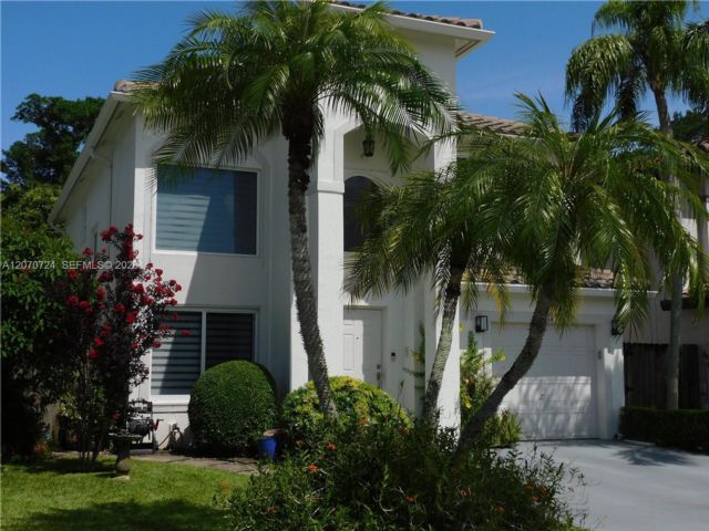  3 BR,  2.50 BTH &nbsp;Traditional style home in Miami