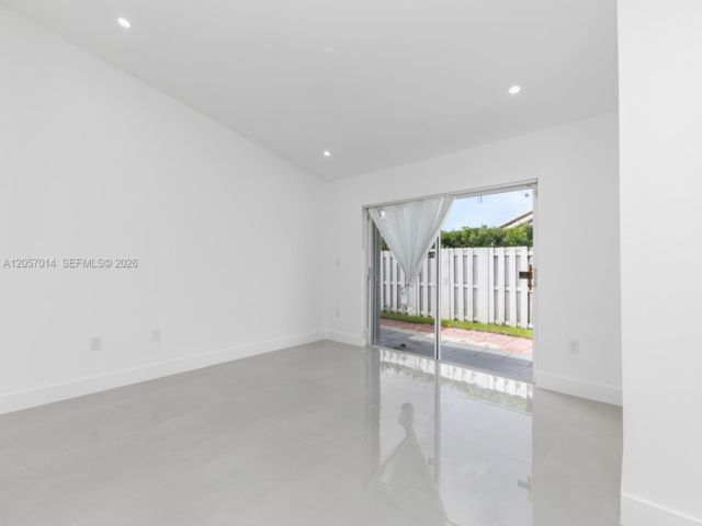 [PHOTO]