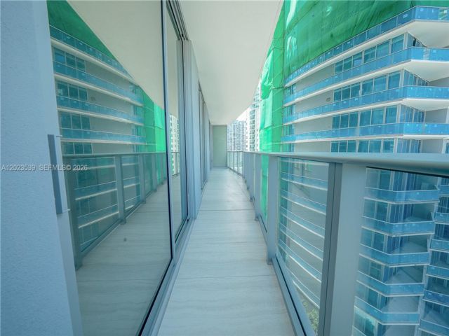 [PHOTO]