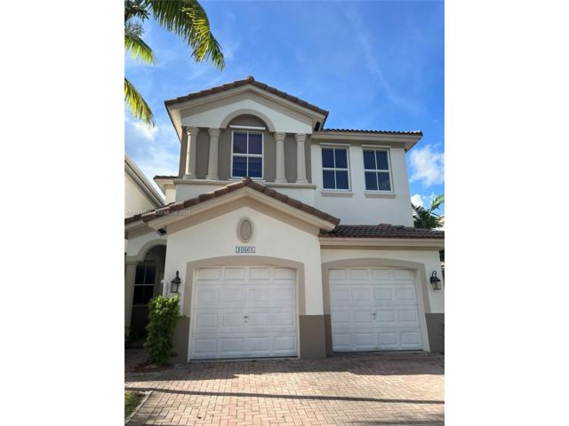  4 BR,  2.50 BTH &nbsp; style home in Medley