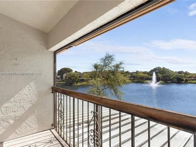  3 BR,  3.00 BTH &nbsp;Townhouse style home in Miami