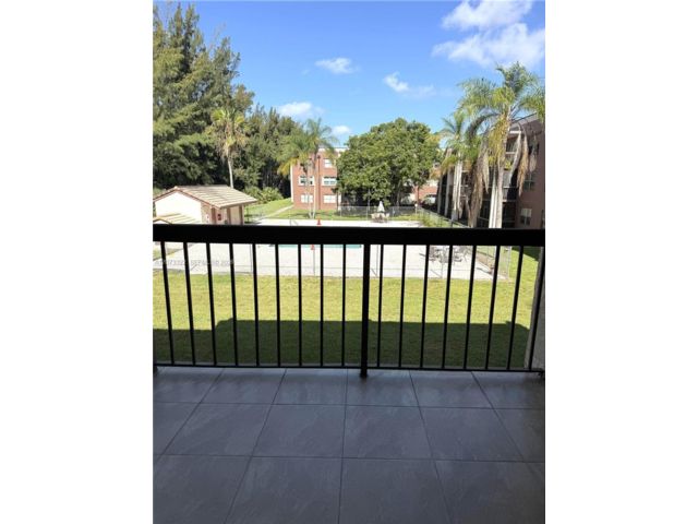  2 BR,  2.00 BTH &nbsp; style home in Davie