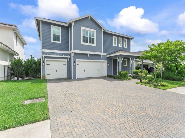  5 BR,  3.50 BTH &nbsp; style home in Loxahatchee