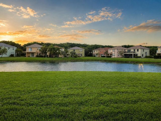  5 BR,  3.50 BTH &nbsp; style home in Wellington