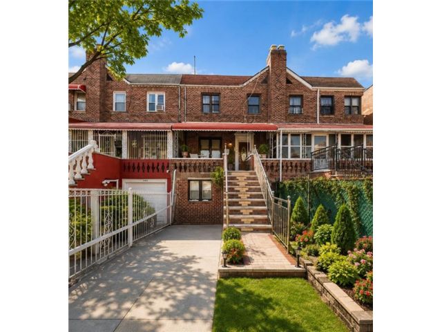  7 BR,  7.00 BTH &nbsp;Single family style home in East Flatbush