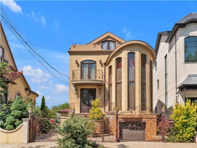  5 BR,  5.00 BTH &nbsp;Single family style home in Mill Basin