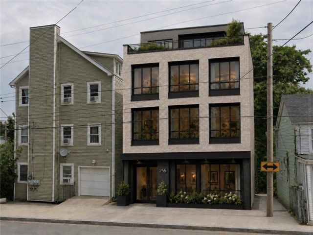 Lot <b>Size:</b>  &nbsp;Residential style home in New Brighton