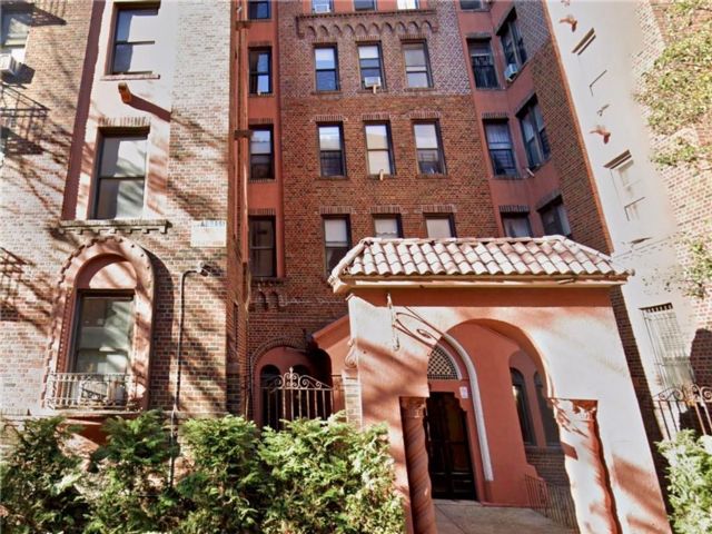  2 BR,  2.00 BTH &nbsp;Co-op style home in Brighton Beach