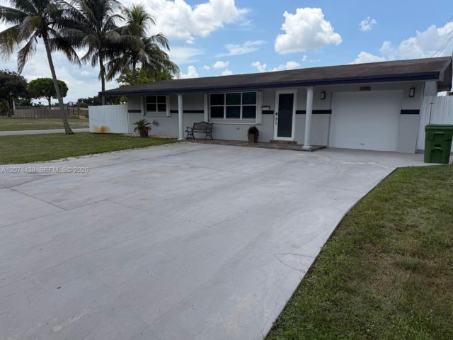  3 BR,  2.00 BTH &nbsp; style home in Pembroke Pines