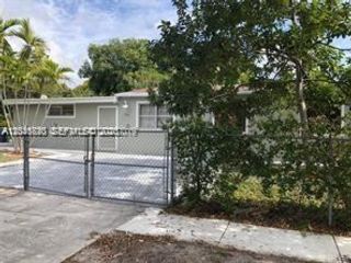  5 BR,  3.00 BTH &nbsp; style home in North Miami