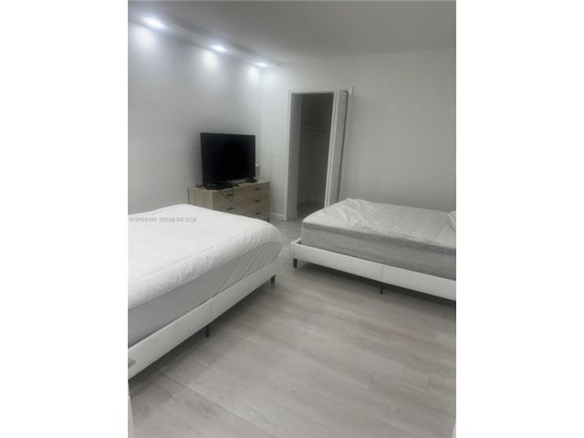 [PHOTO]