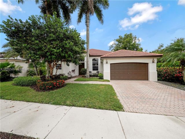 4 BR,  2.50 BTH &nbsp; style home in Weston