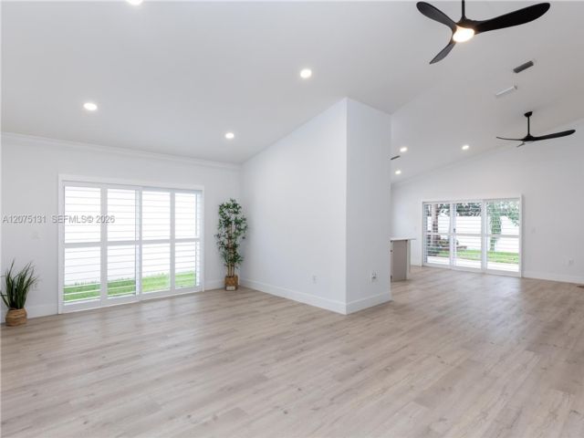  3 BR,  2.00 BTH &nbsp; style home in Weston