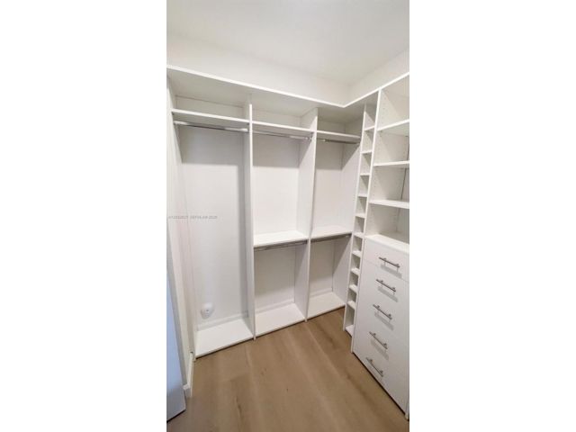 [PHOTO]