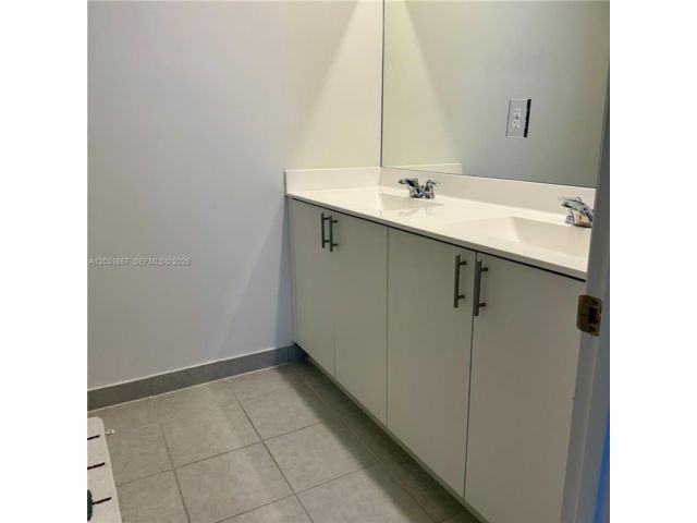 [PHOTO]