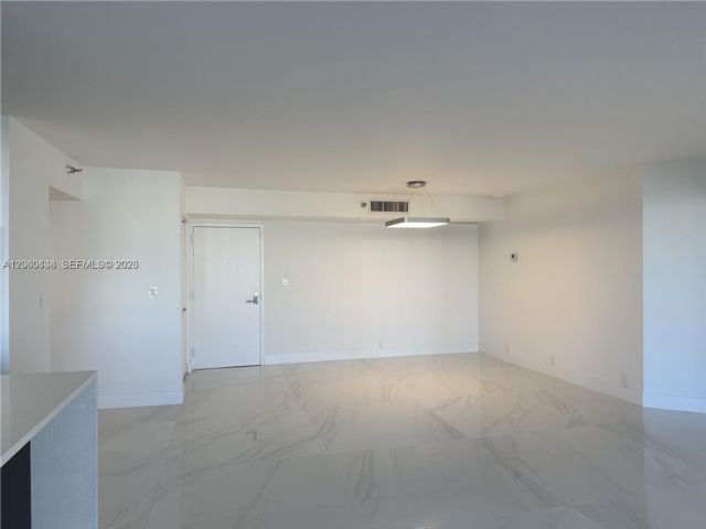 [PHOTO]