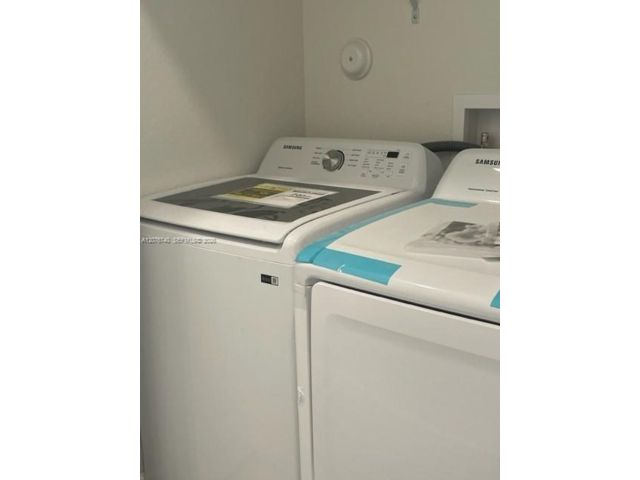 [PHOTO]